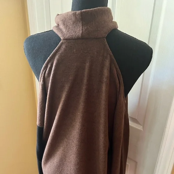 Bibi cold shoulder 1/2 brown 1/2 black front brown sweater. nwt size L - Picture 2 of 4